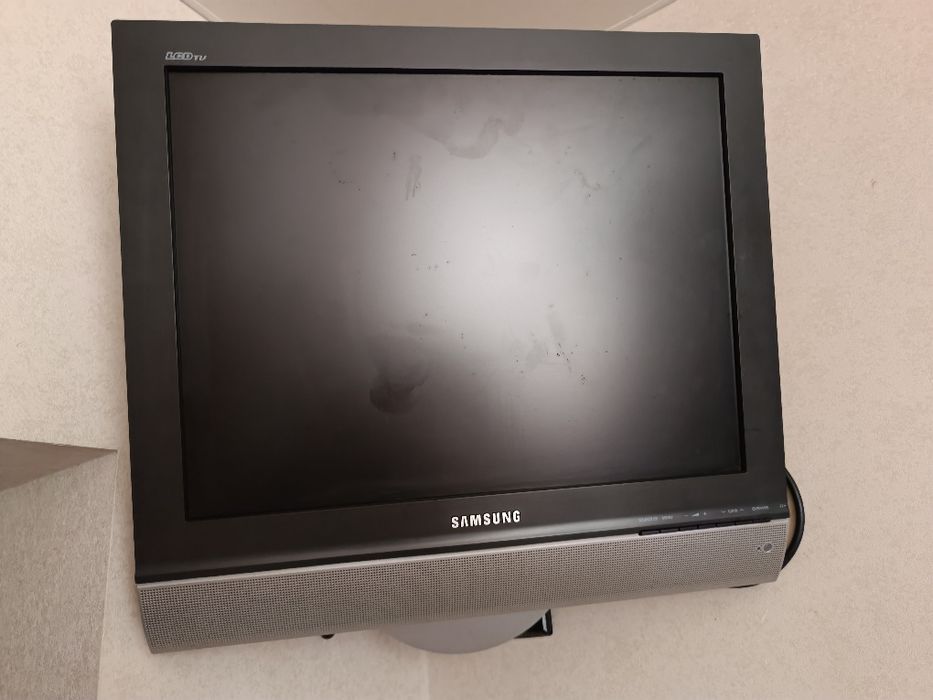 Телевізор Samsung LCD tv.1500+300 грн.кронштейн.
