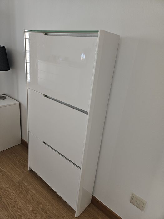 Sapateira de quarto ou wc