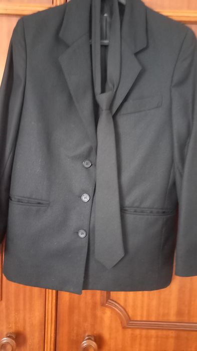 Fato de traje académico de mulher.