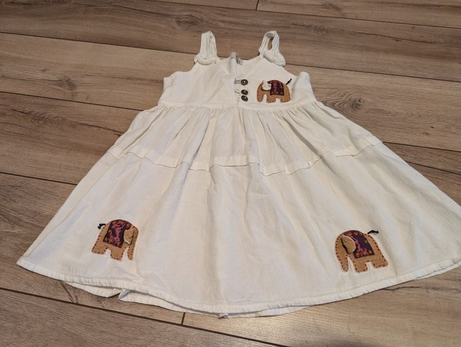 Oryginalna sukienka z Tajlandii dla dziewczynki