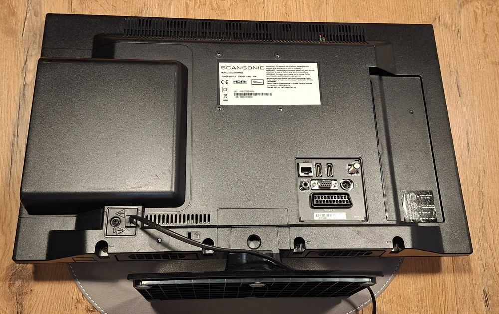 Telewizor  monitor 22 cale Led z wbudowanym  dvd scansonic