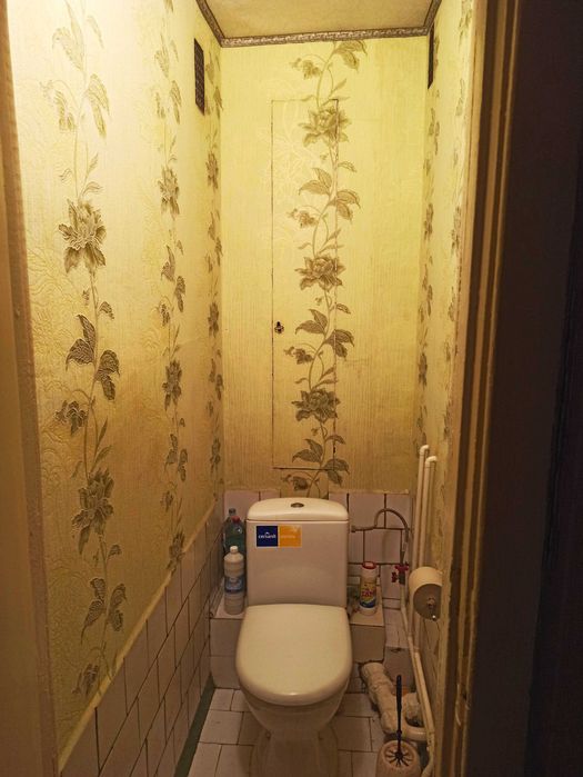 Продам двокімнатну квартиру в центрі!