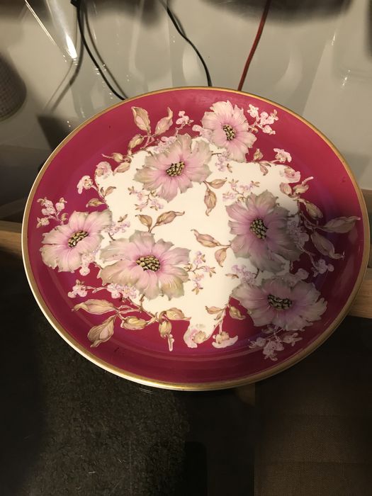 Louca antiga e de marca