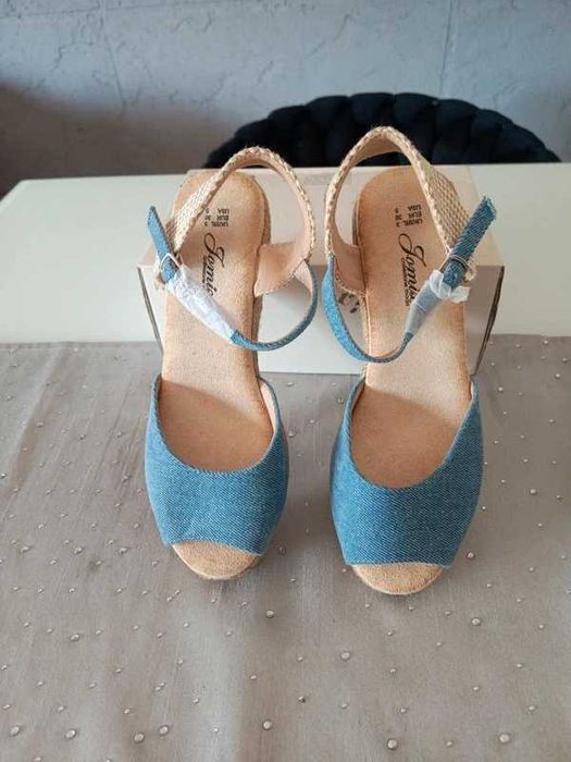 Sandały typu espadryle na koturnie r 36