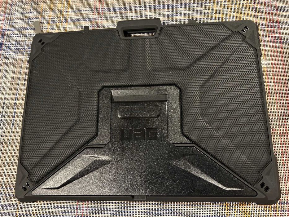UAG-Capa para Microsoft Surface Pro X Metropolis