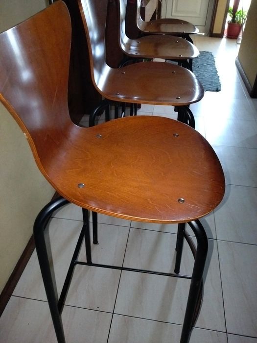 Vendo 4 bancos para balcão café