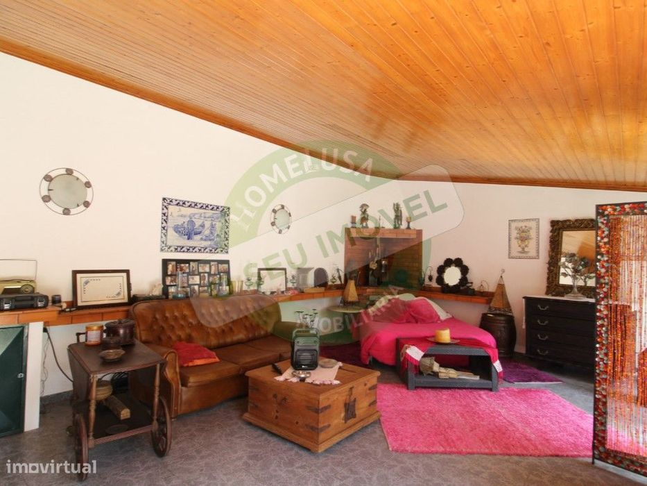 Apartamento T3+2 com jardim e estúdio independente..