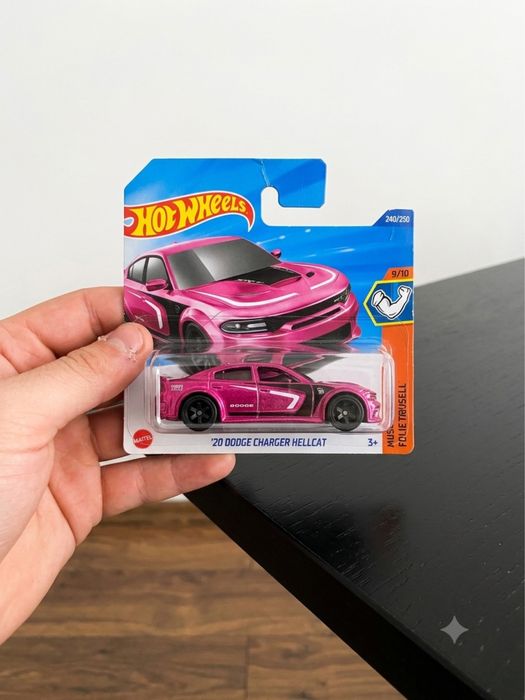 Hot Wheels '20 Dodge Charger Hellcat (Muscle Mania) - Rosa