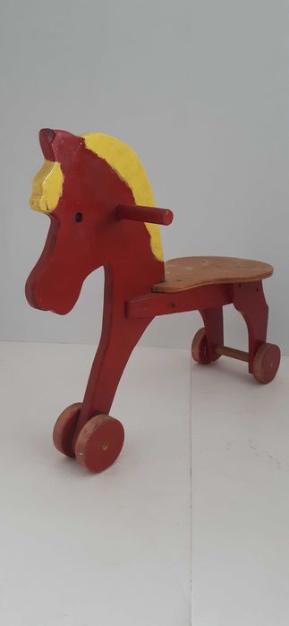 Cavalinho Madeira sobre Rodas