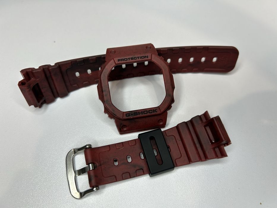 Продаж комплекту ремінець та безель Casio 5600