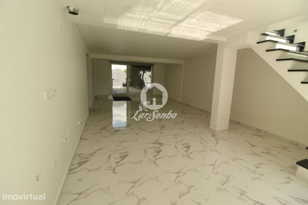 Moradia Geminada V2 em Golães Fafe