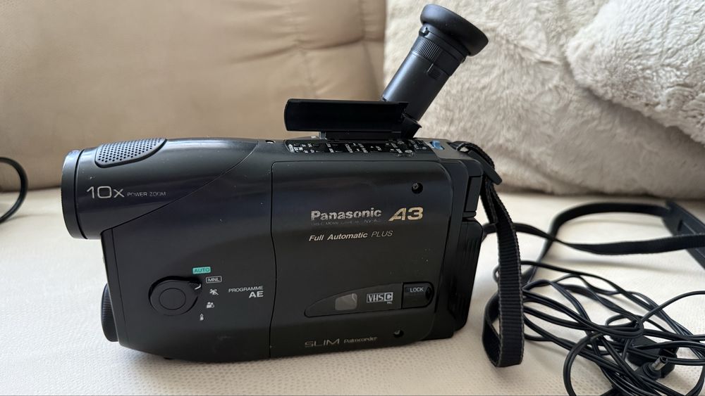Продам касетну камеру Panasonic з сумкою