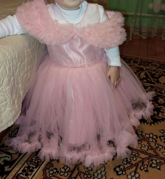 Продам сукню на 1 рік