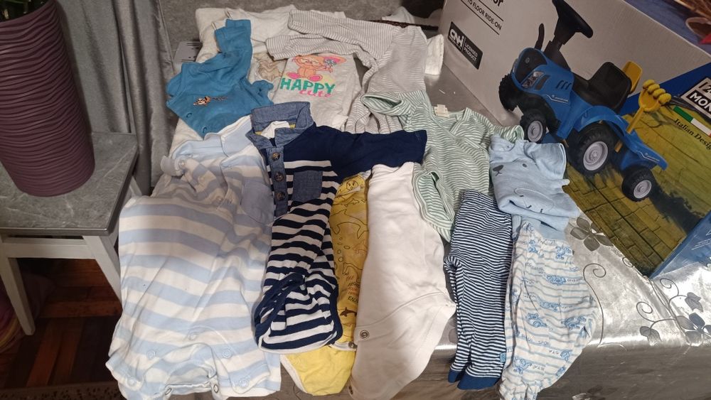 Дитячі речі, памперси, гігієна