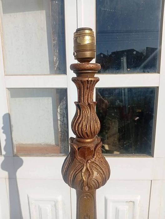 Candeeiro de pé/toucheiro