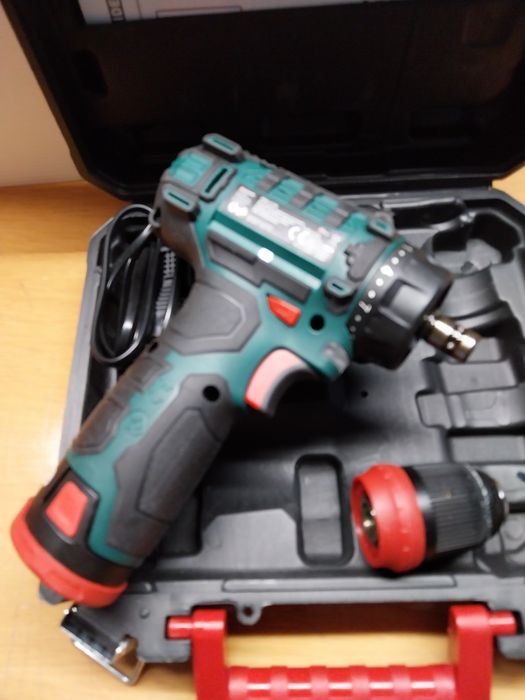 Aparafusadora Parkside 12v com bateria e carregador