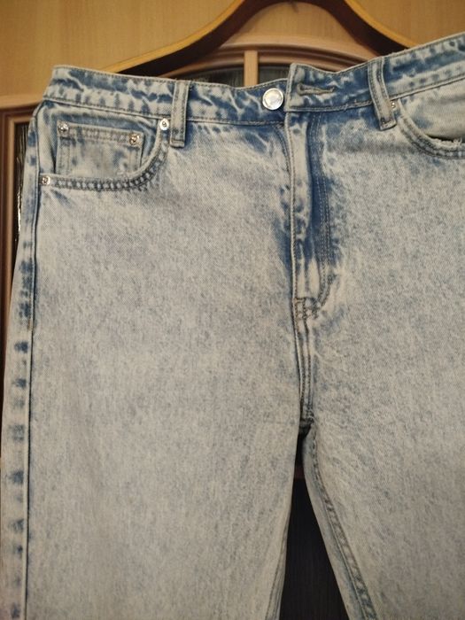 Джинси рвпнки зі стразами для модних тенденцій, дівчачі