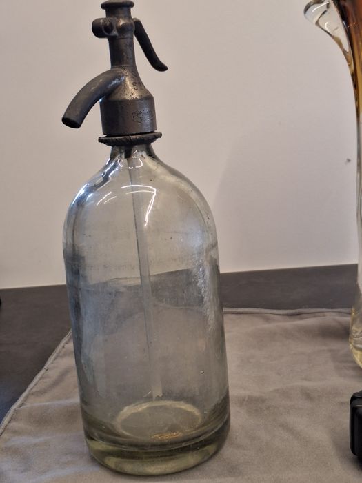 Syfon przedwojenny sygnowany.