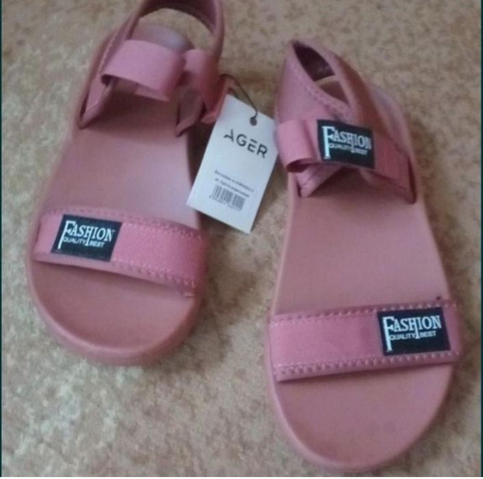 Босоніжки легенькі.