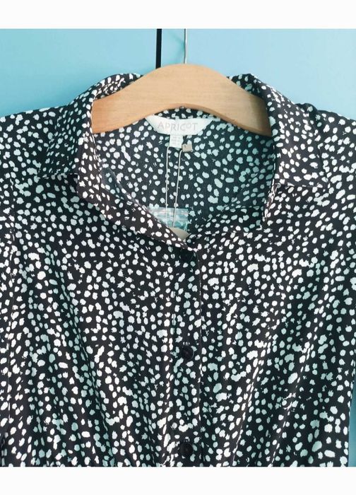 Apricot asymetryczna sukienka z ozdobnym paskiem