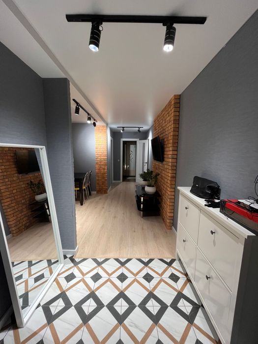 Продаж 2-кв 80 кв.м м.Бориспіль вул. Головатого.20