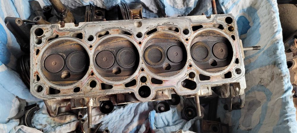 Głowica kompletna 1.6 GOLF IV 4 BORA Leon Toledo II 2 Octavia AUDI A3