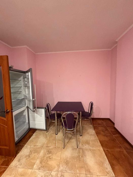 Оренда 2 кімнатної квартири на Стрілецькій ( р-н Набережного Кварталу)