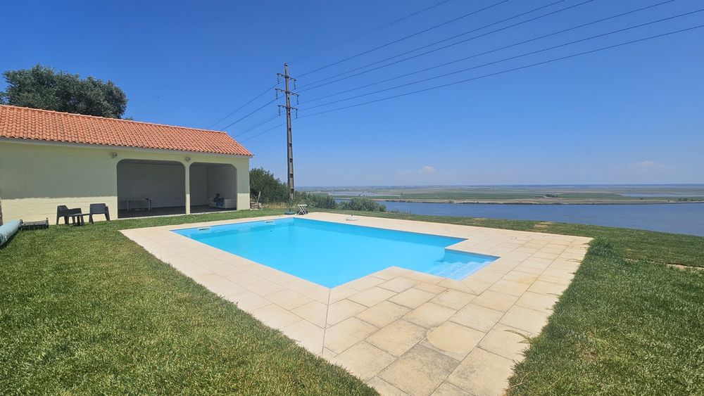 Piscina privada com a melhor vista sobre o Tejo.