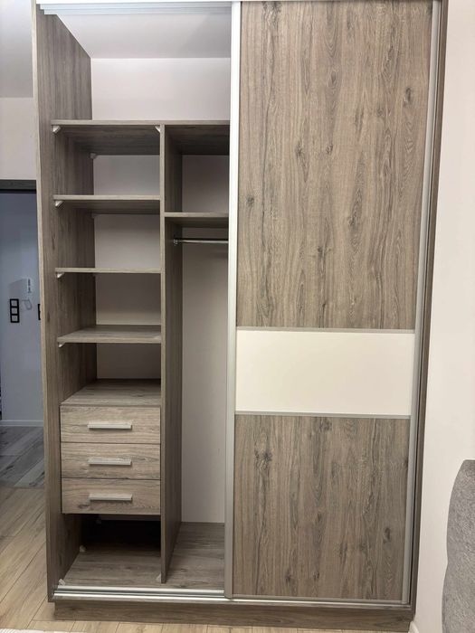 Szafa zabudowana szara