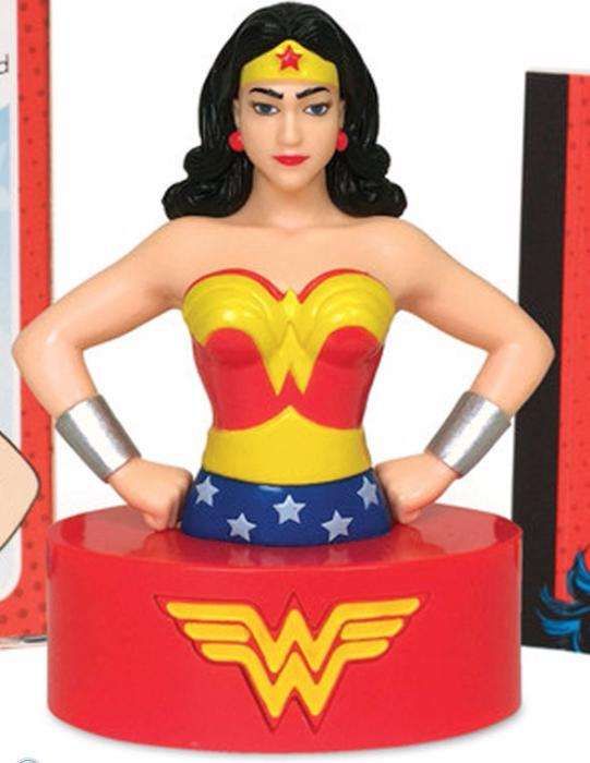 Wonder Woman caixa - figura com som + livrete - NOVO - PORTES GRÁTIS