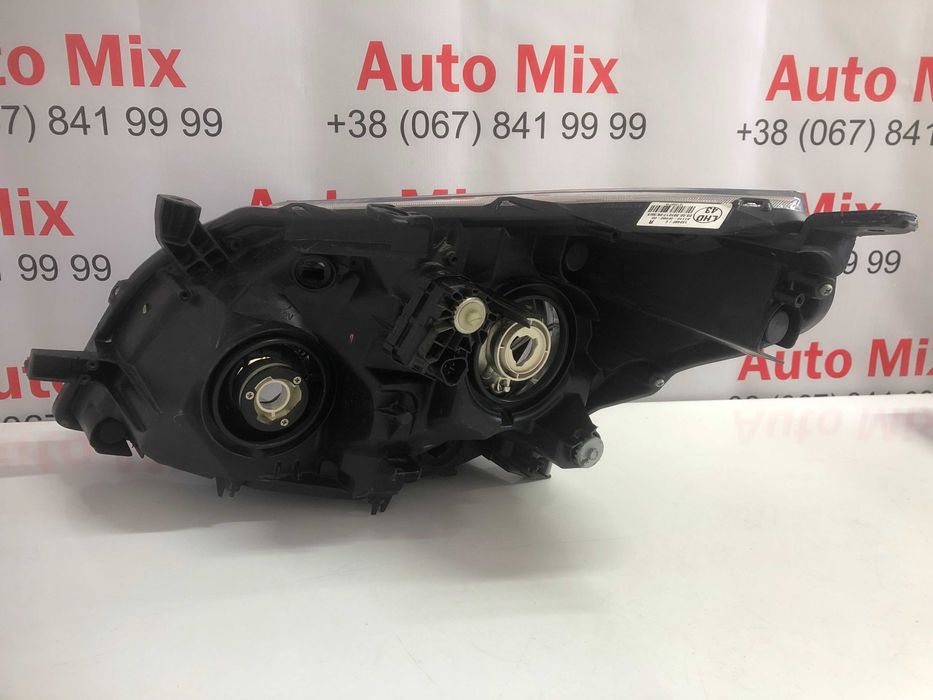 Фара Toyota Verso 81110-0F090