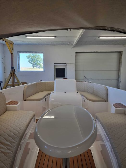 Nowa łódź: Sunrise 700 Tender - 7,00m / 8os - od boatcenter.pl