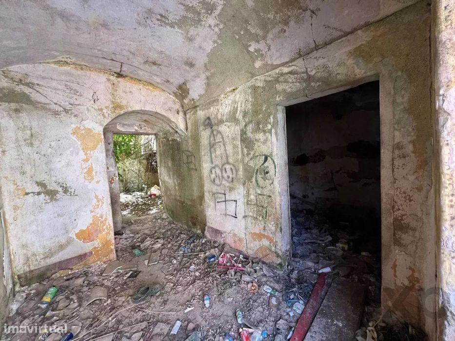 Moradia com 180m2 para reabilitar em Alcáçovas
