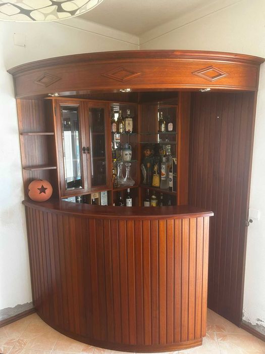 Bar em Mogno - para venda