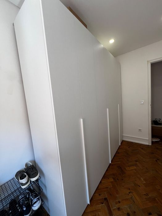 Vende se roupeiro de 6 portas com 240cmx238cmx55cm