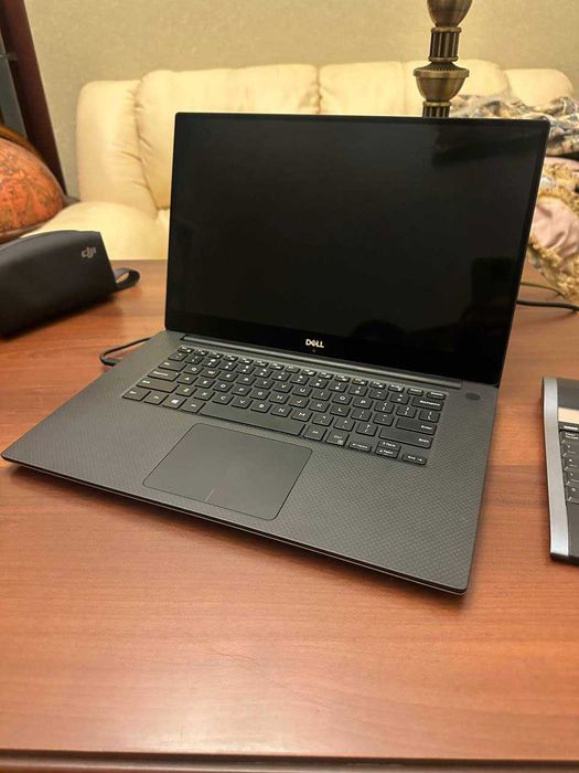 Ноутбук Dell Precision 5530 - Core i9-4,8GHz, 32GB RAM, 256GB SSD, NVidia Quadro P2000, 4K TouchScreen