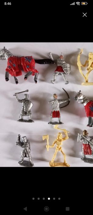 Lote de figuras medievais antigas