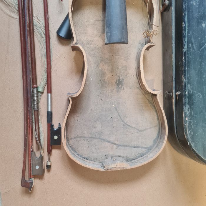 Skrzypce 4/4, futerał, smyczki,akcesoria