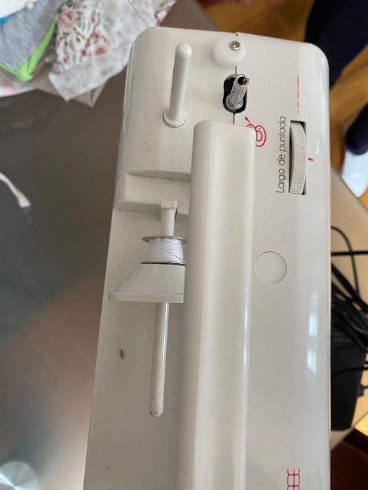 Máquina de costura doméstica ponto corrido