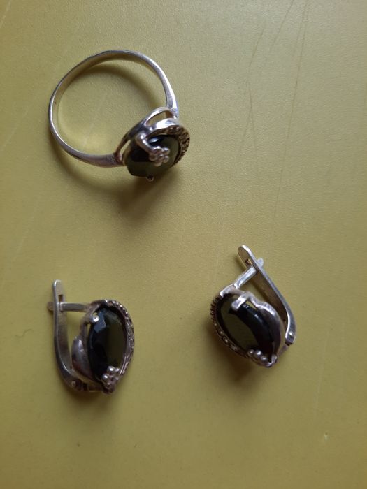Серьги и кольцо из серебра