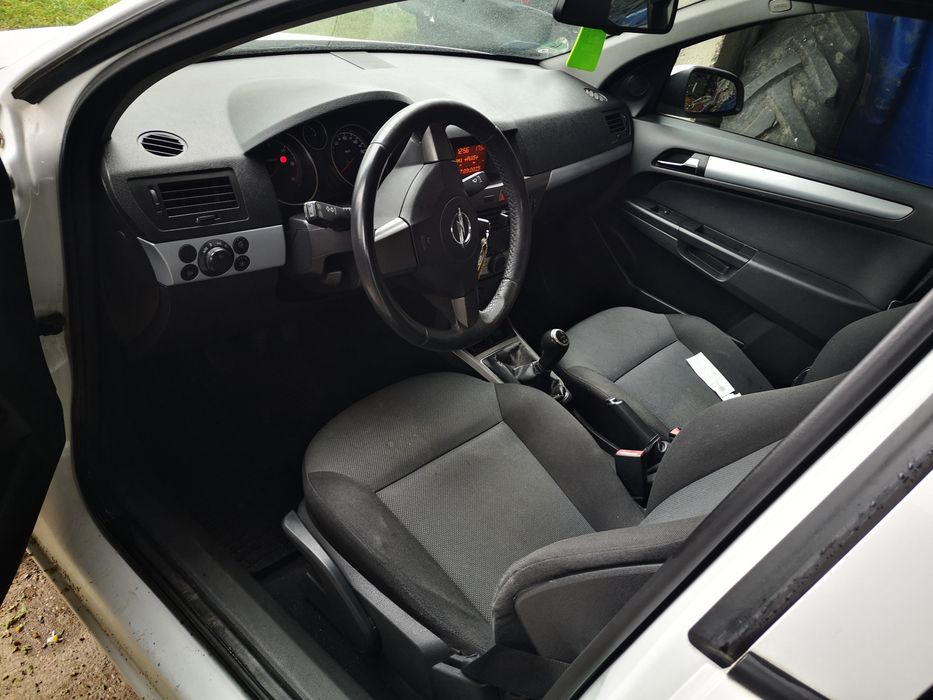 Opel Astra H  wszystkie części 1.9 cdti biały Kombi