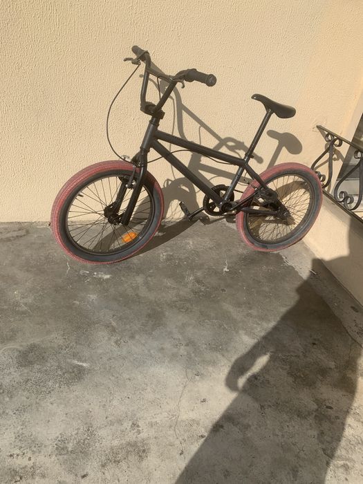 Bicicleta BMX.