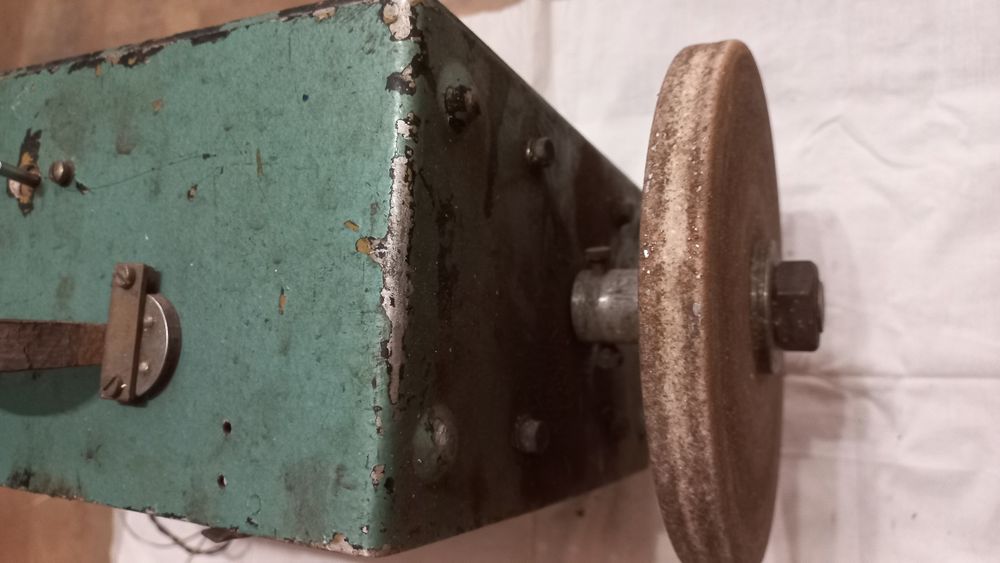 Точильно-шліфувальний верстат