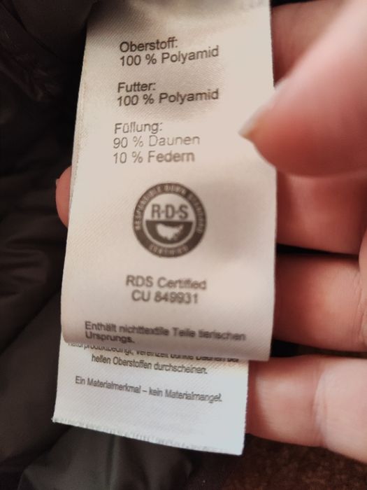 Продам куртку на пуху .