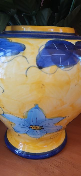 Vaso com apoio. Cerâmica. Usado.