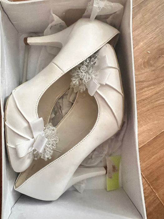 Весільні туфлі безкоштовно