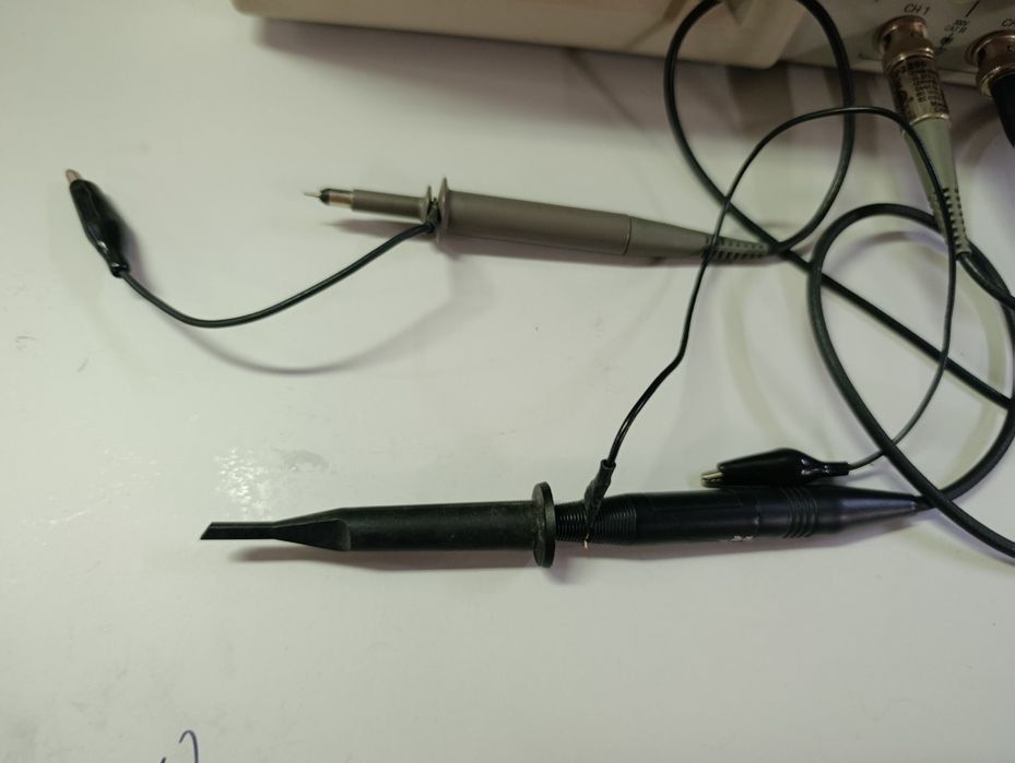 Osciloscópio Digital Tektronix TDS 2002 (60 MHz / 2 Canais)