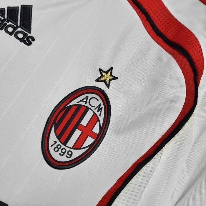 Camisola Retro AC Milan 2006/2007 – Homem – Branca com detalhes vermelhos