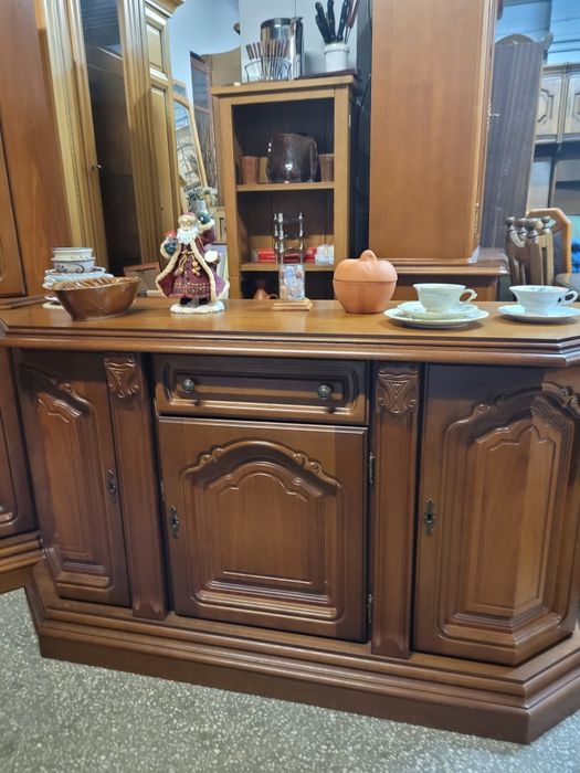 Serwantka witryna    orzech z komodą