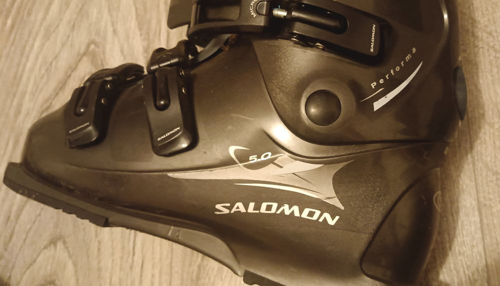 Narty zjazdowe Head kijki Fischer buty Salomon.